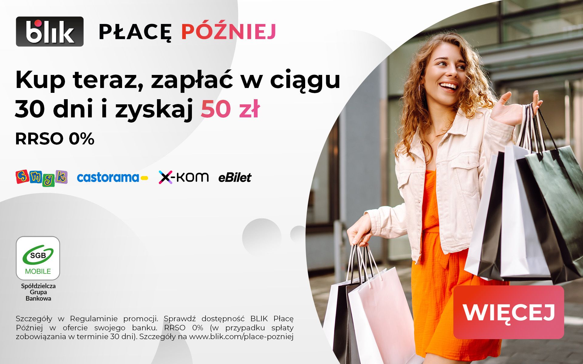 Promocja, usługa Blik Płacę Później, uśmiechnięta kobieta trzyma papierowe torby z zakupami